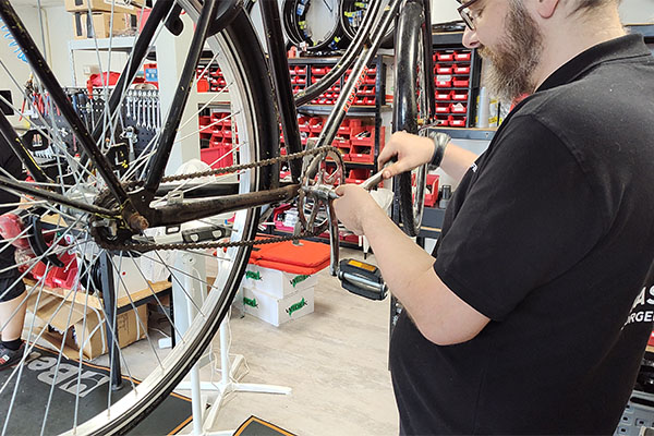 Reparatie aan Easyfiets fiets 5.1